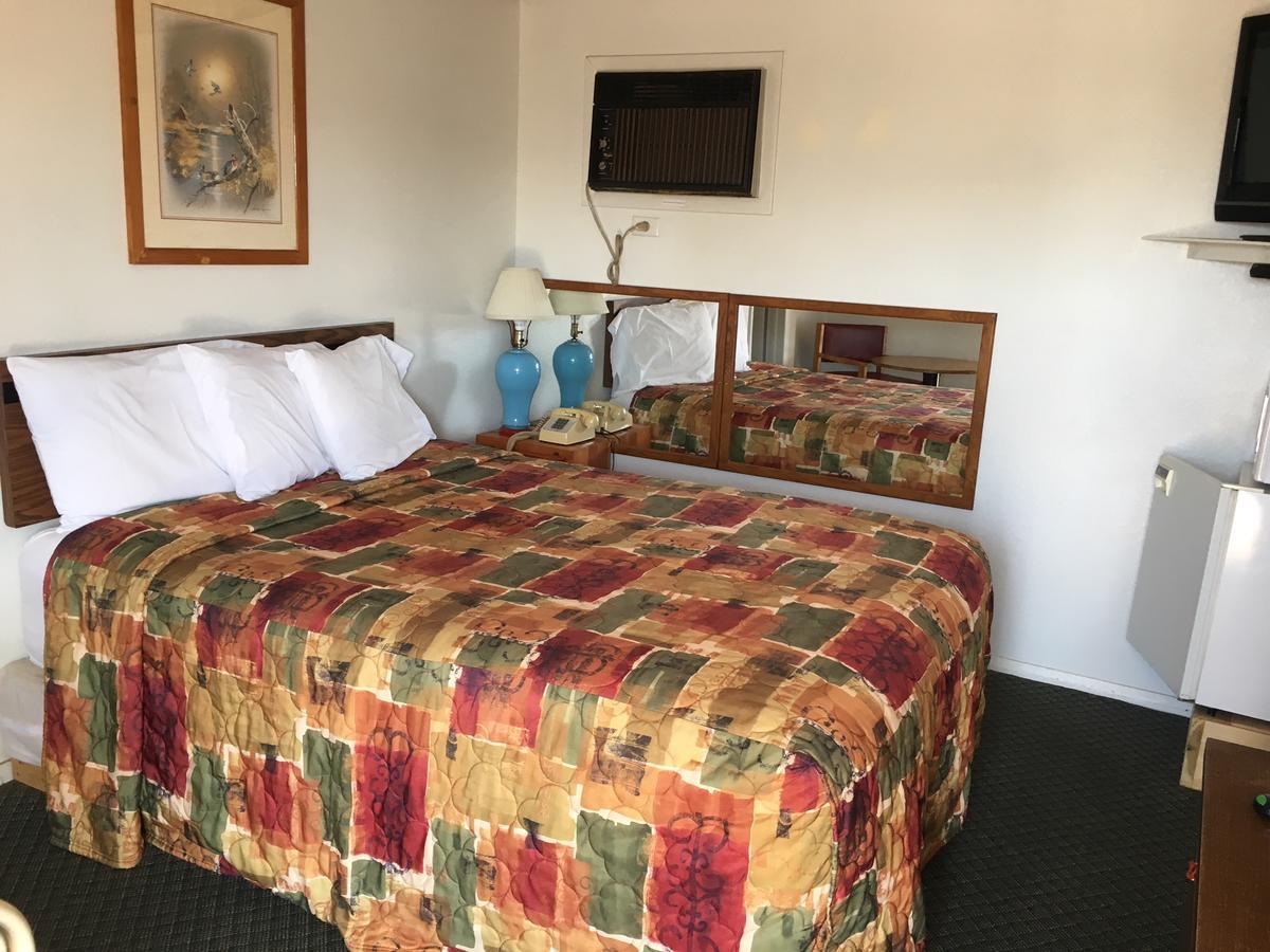 Skyliner Motel Stroud Kültér fotó