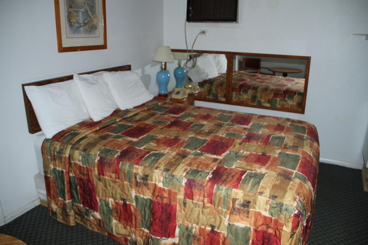 Skyliner Motel Stroud Kültér fotó